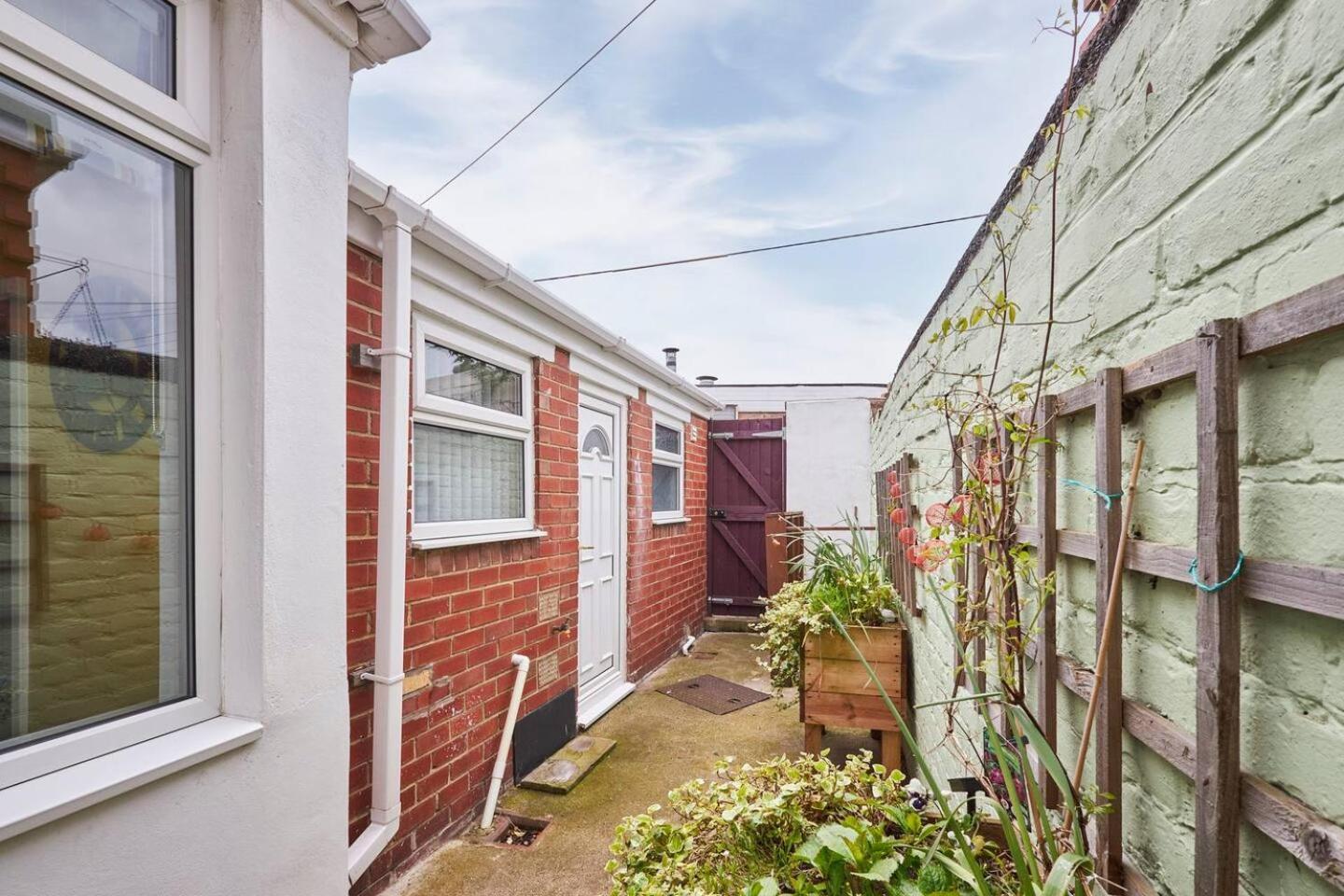 Pass The Keys Modern Home In A Seaside Town Seaham Exterior photo